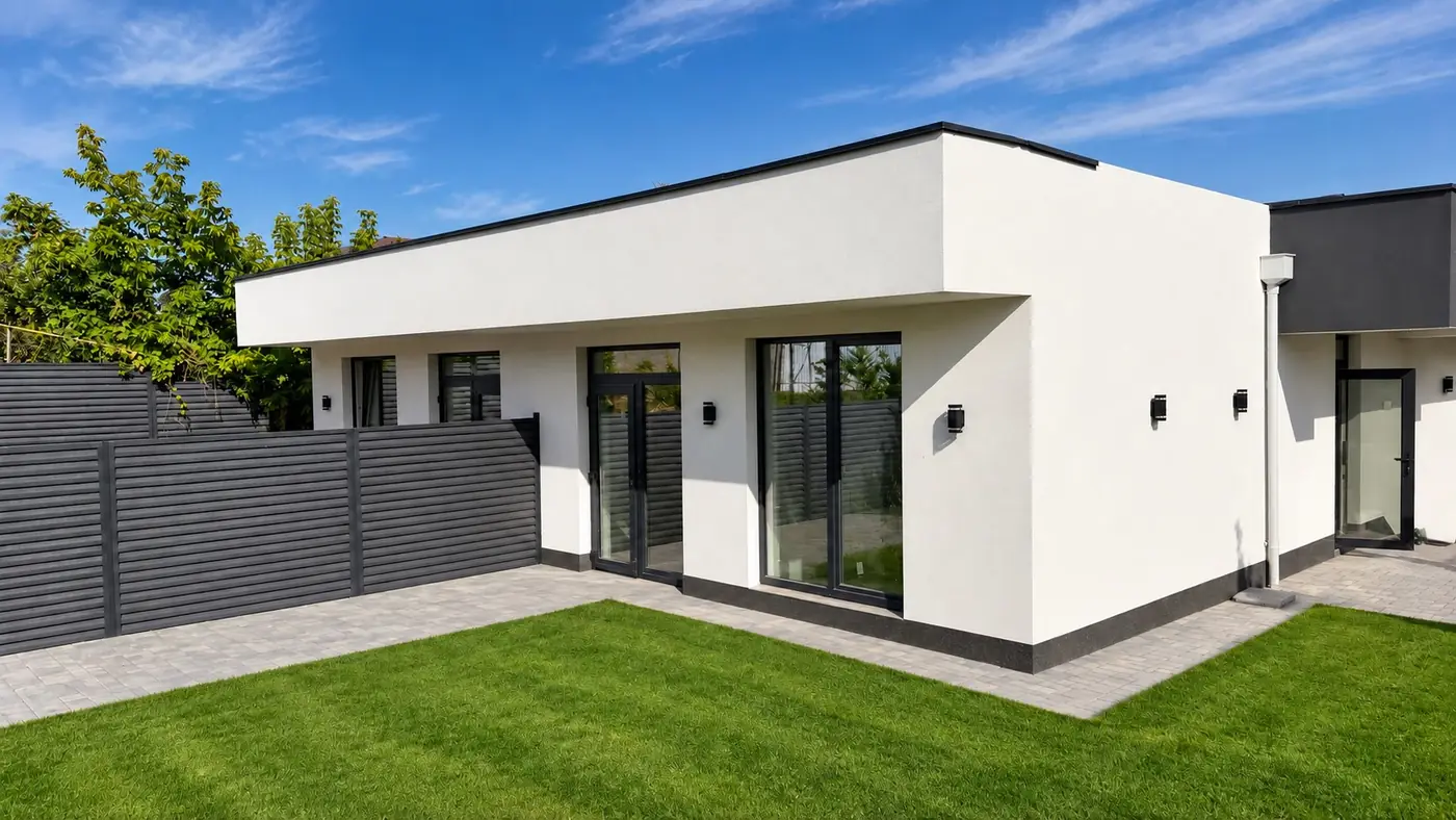 Duplex la Ialoveni — Curtea din spate, după amenajare
