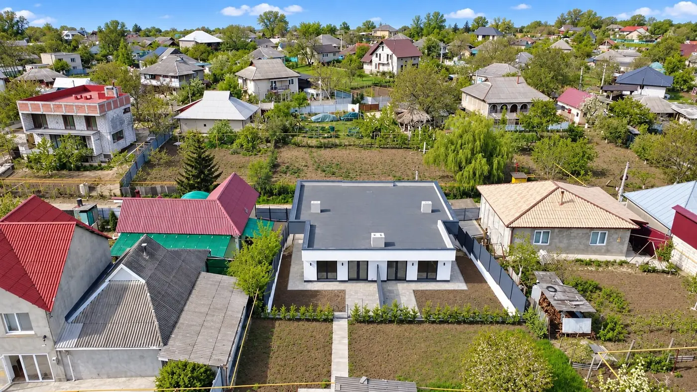 Duplex la Ialoveni — Vedere din dronă, dinspre spate